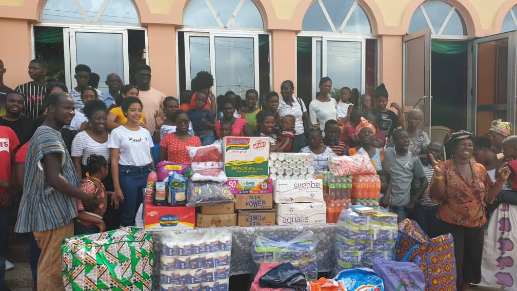 Christmas 2019 - donation by Ghana International School students